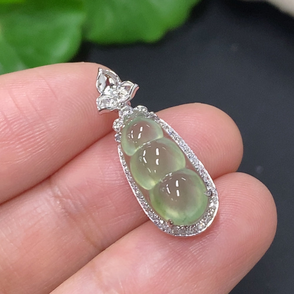 Jadeite Auspicious Bean Pendant with 18K Gold, Total Weight Approx. 2.1g (Accented with Diamonds)