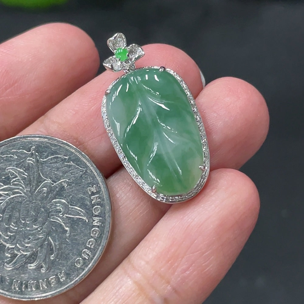 Jadeite Leaf Inlaid Pendant 18k Gold Inlaid Approx. 2.72g