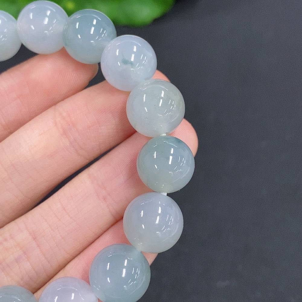 HUILIU HQ jadeite bracelet with 11.7mm beads, total weight approx. 44.7g, showcasing smooth, polished green jade stones.