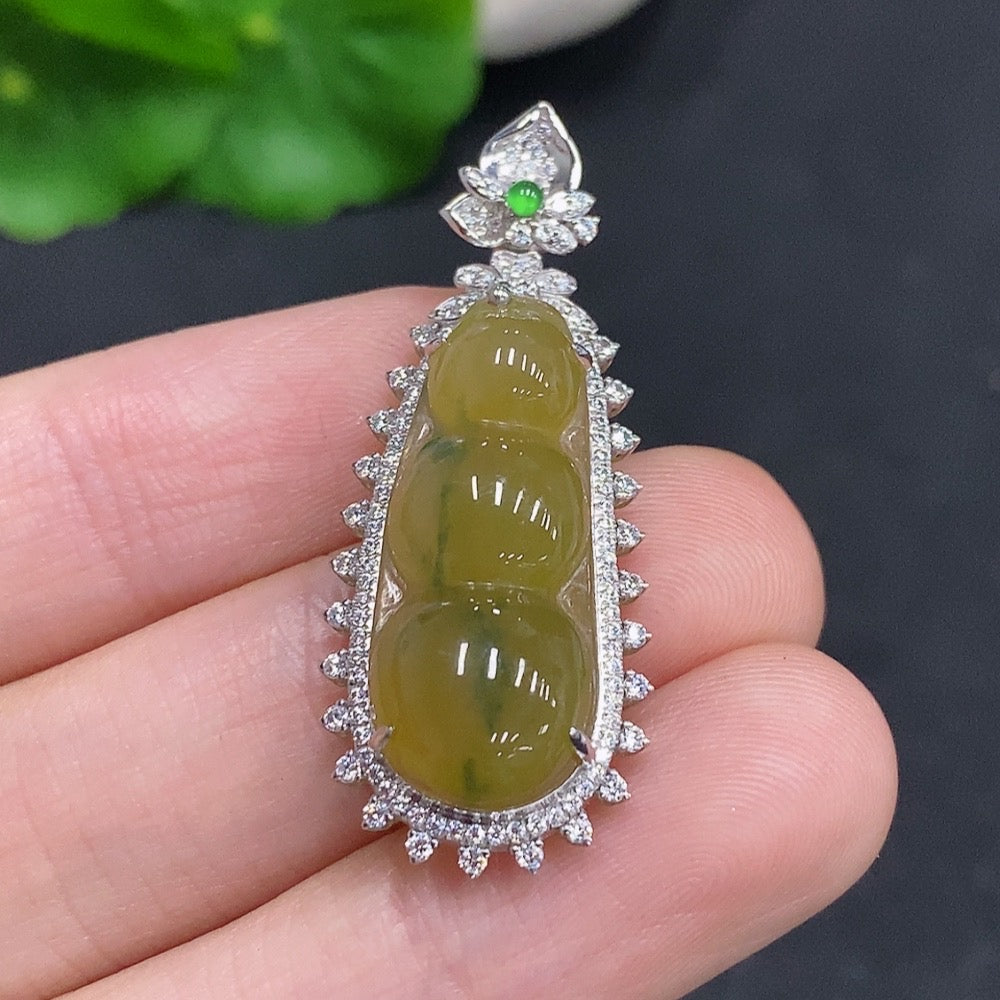 Jadeite Lucky Bean Pendant 18k Gold Total Weight Approx. 3.7g Color Origin Undetermined