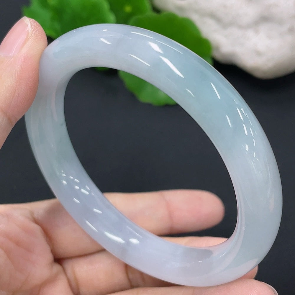 HKHQ jadeite round bangle in size 54, weighing 51.82g, featuring a smooth, polished jadeite surface and a classic circular design.