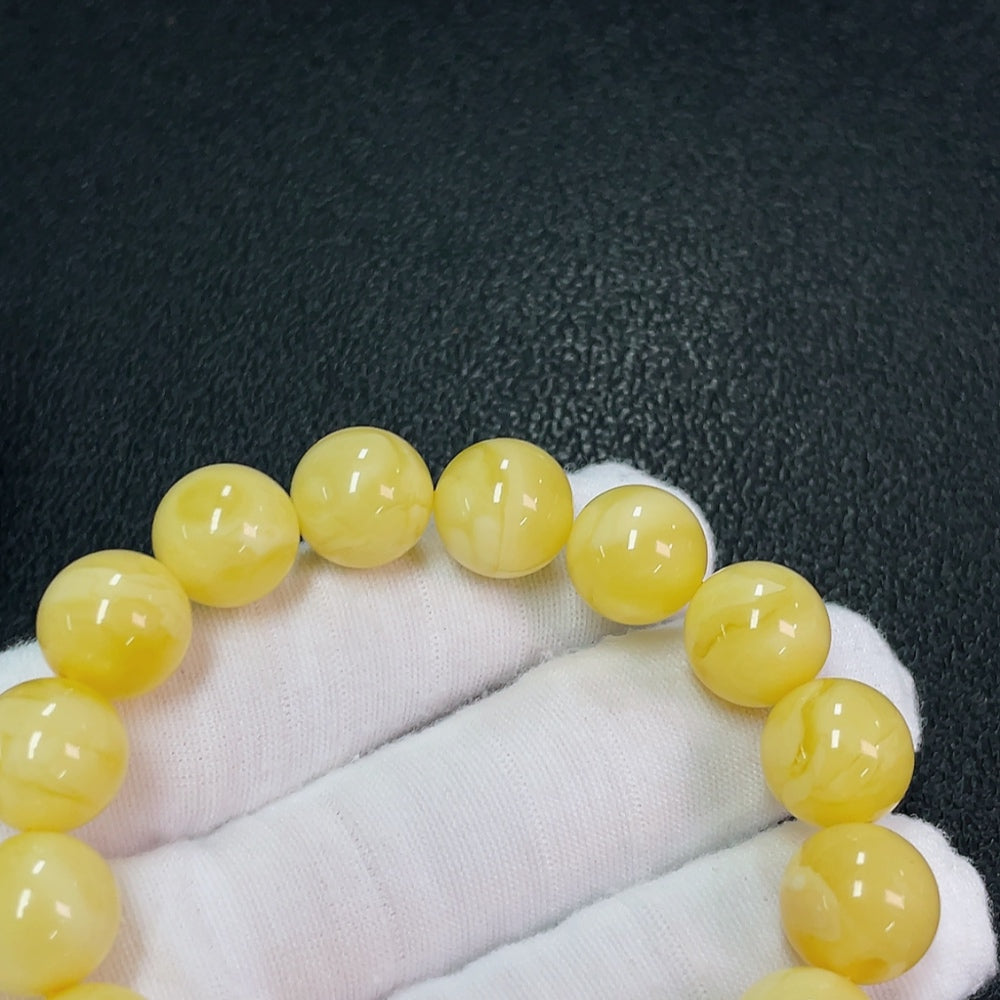 Amber Beeswax Bracelet, Total Weight Approx. 16.17g, Size About 12.2mm