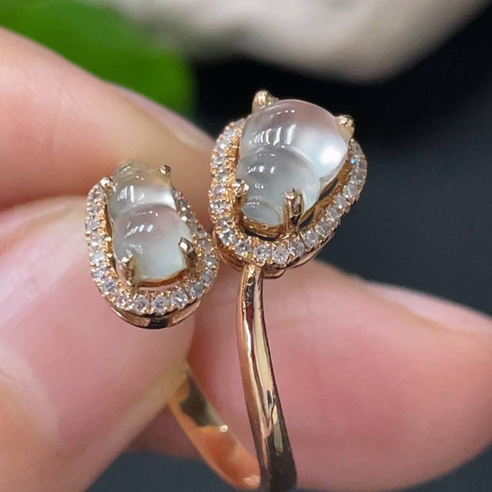 Huiliu Jadeite ring with a diamond accent, crafted from high-quality jade, showcasing elegant design and craftsmanship.