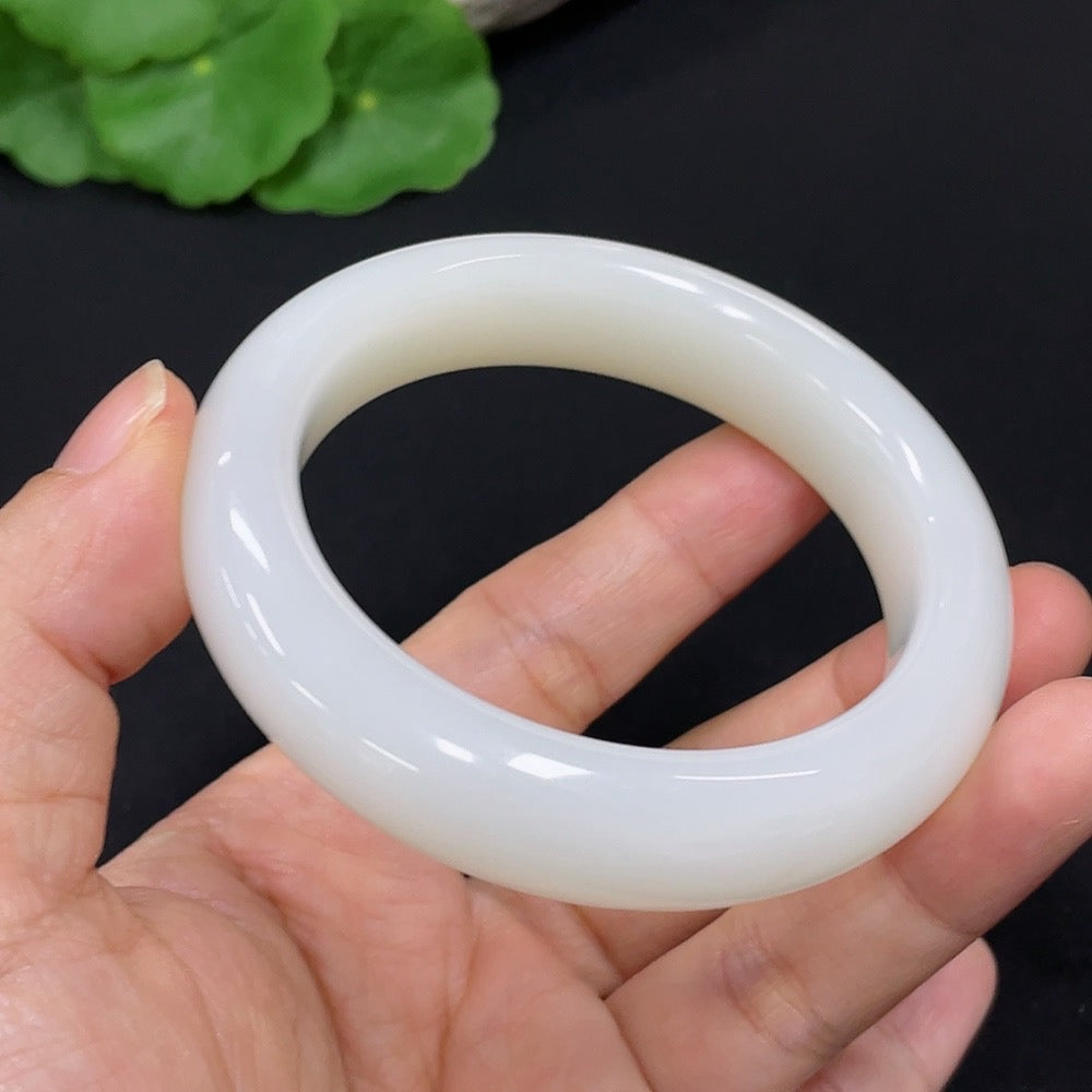 HKHQ Hetian Jade round bangle, size 52.2, 56.3g, showcasing smooth, polished green jade bracelet on a plain background.