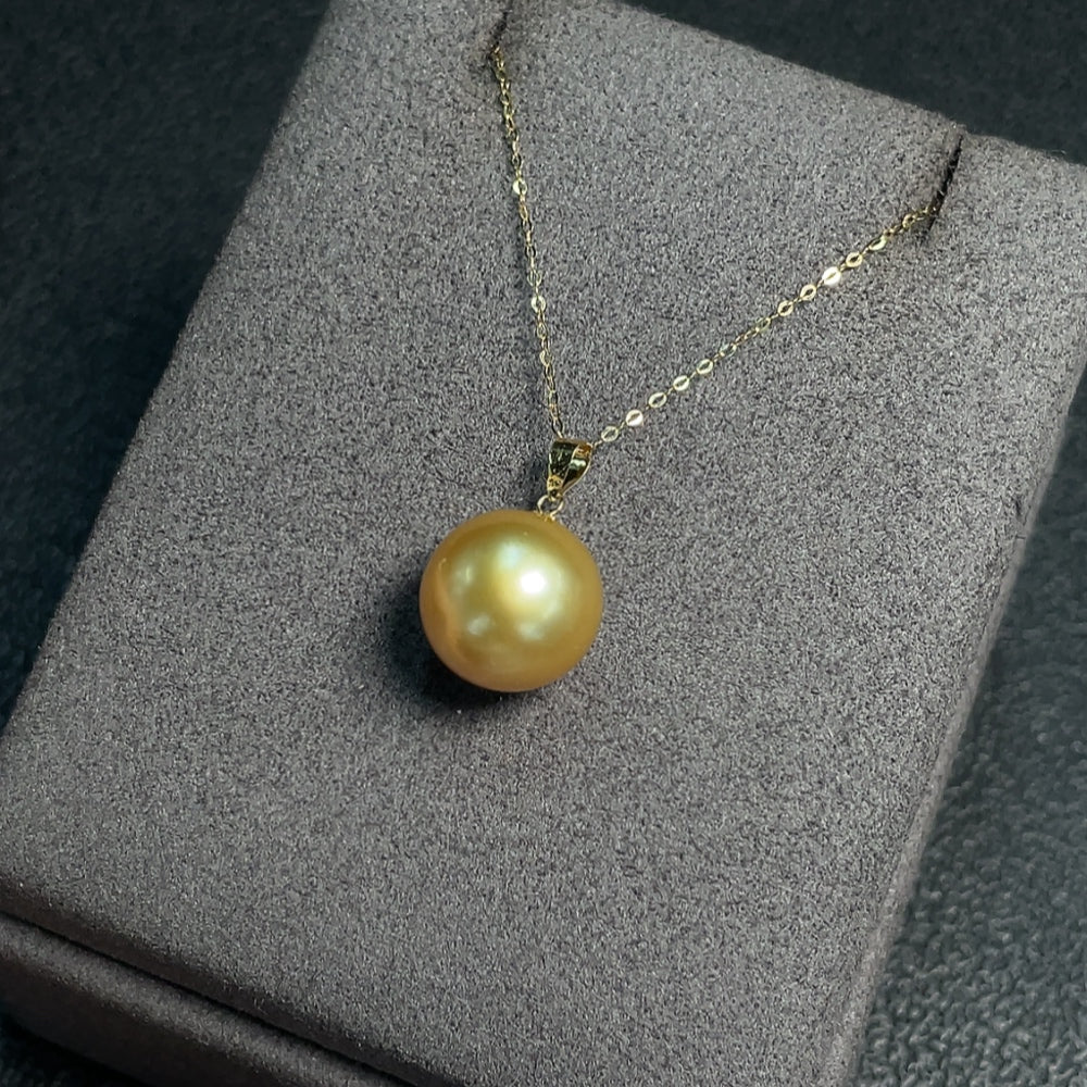 Seawater Pearl Necklace Color Origin Undetermined Gold Content 74% Total Weight Approximately 2.44g Size Approximately 11.4mm