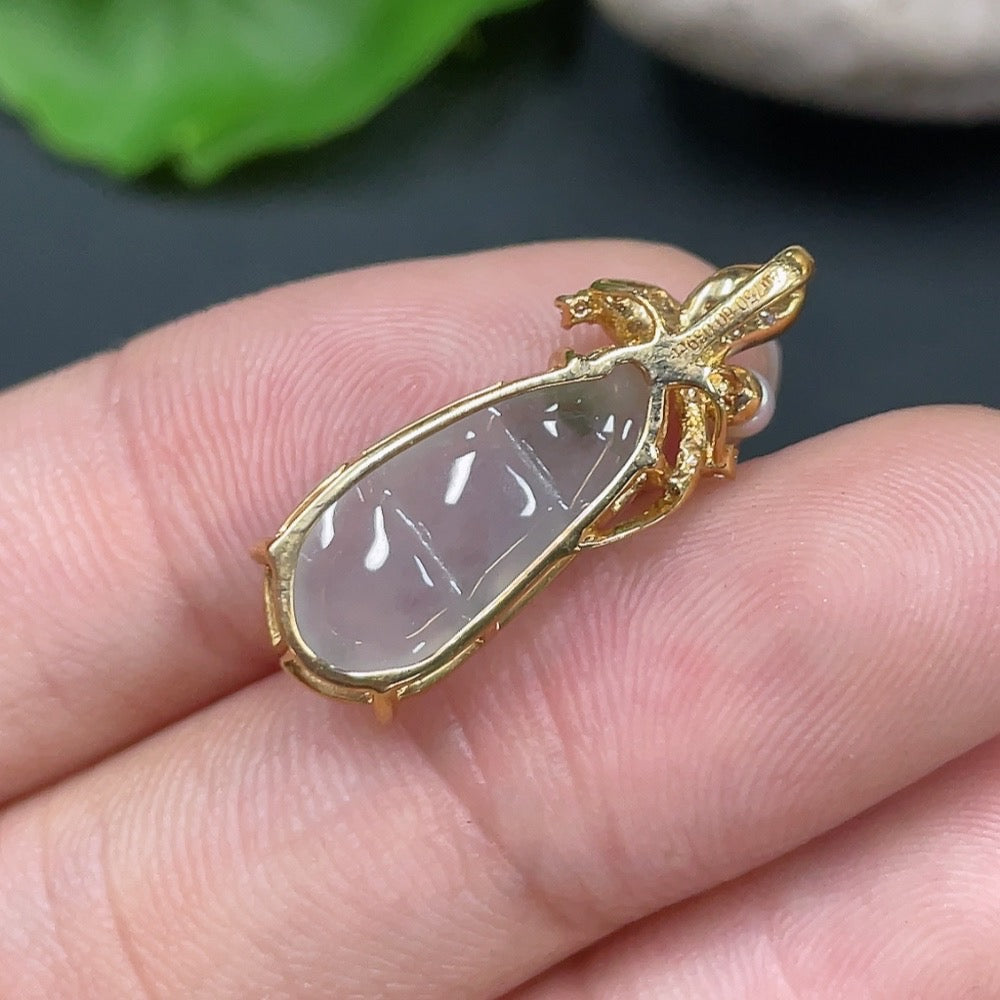 Jadeite Lucky Bean Pendant with 18K Gold Setting, Total Weight Approx. 1.96g, Non-Grade A Accompanying Beads