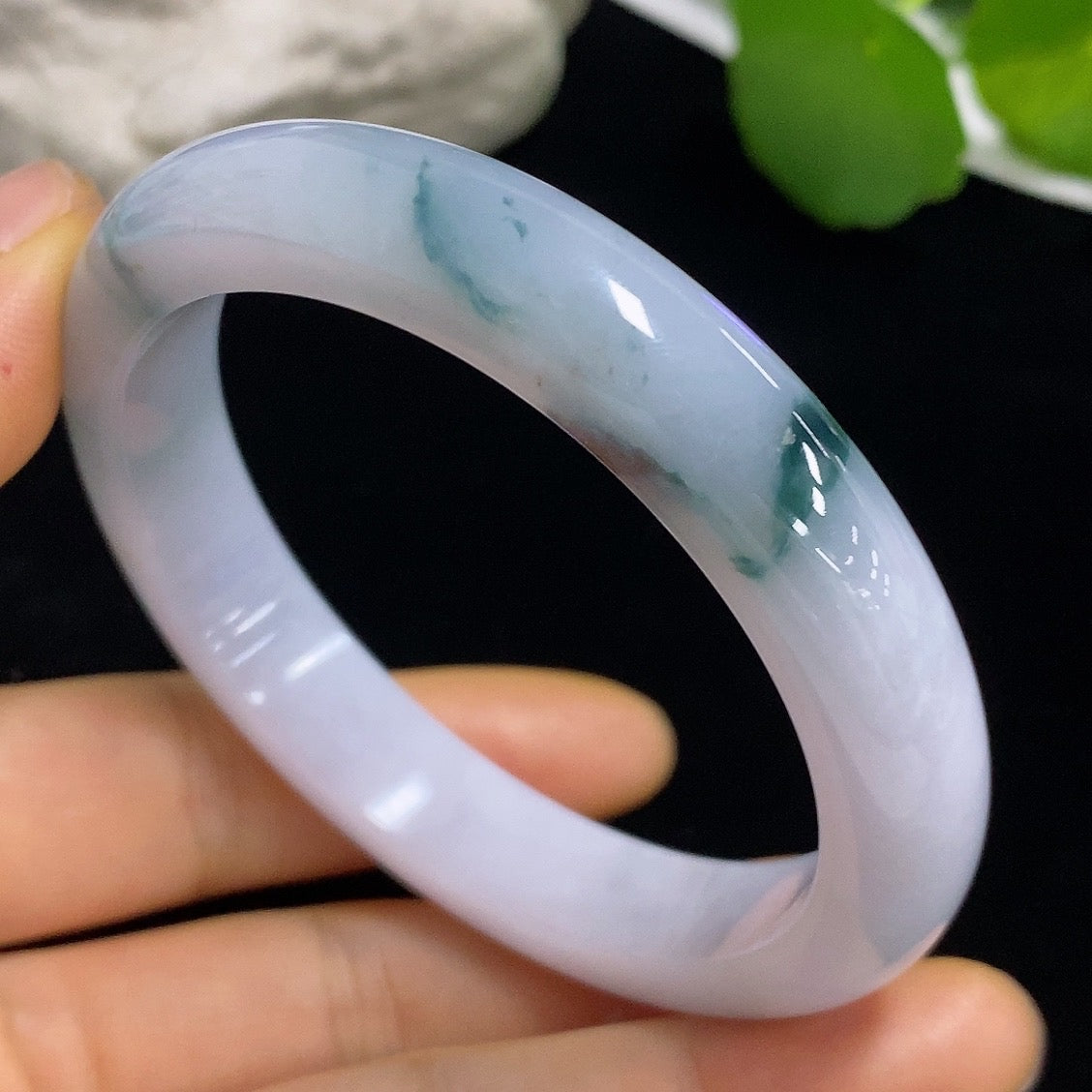Jadeite round bangle with size 57.6 and weight 54.77g, featuring smooth polished surface, from HKHQ.