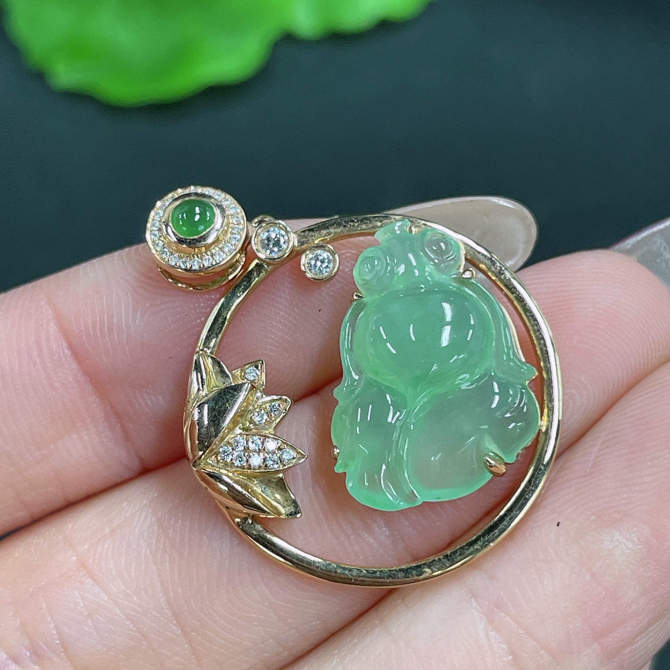 Jadeite Pendant Inlaid with Diamonds Approximately | Huiliu Certified