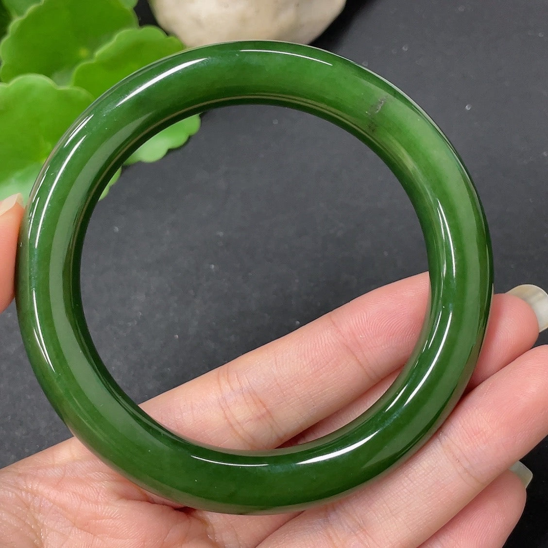 Green Hetian Jade round bangle with smooth surface, size 58.7, weight approx. 56.9g, crafted by HKHQ.