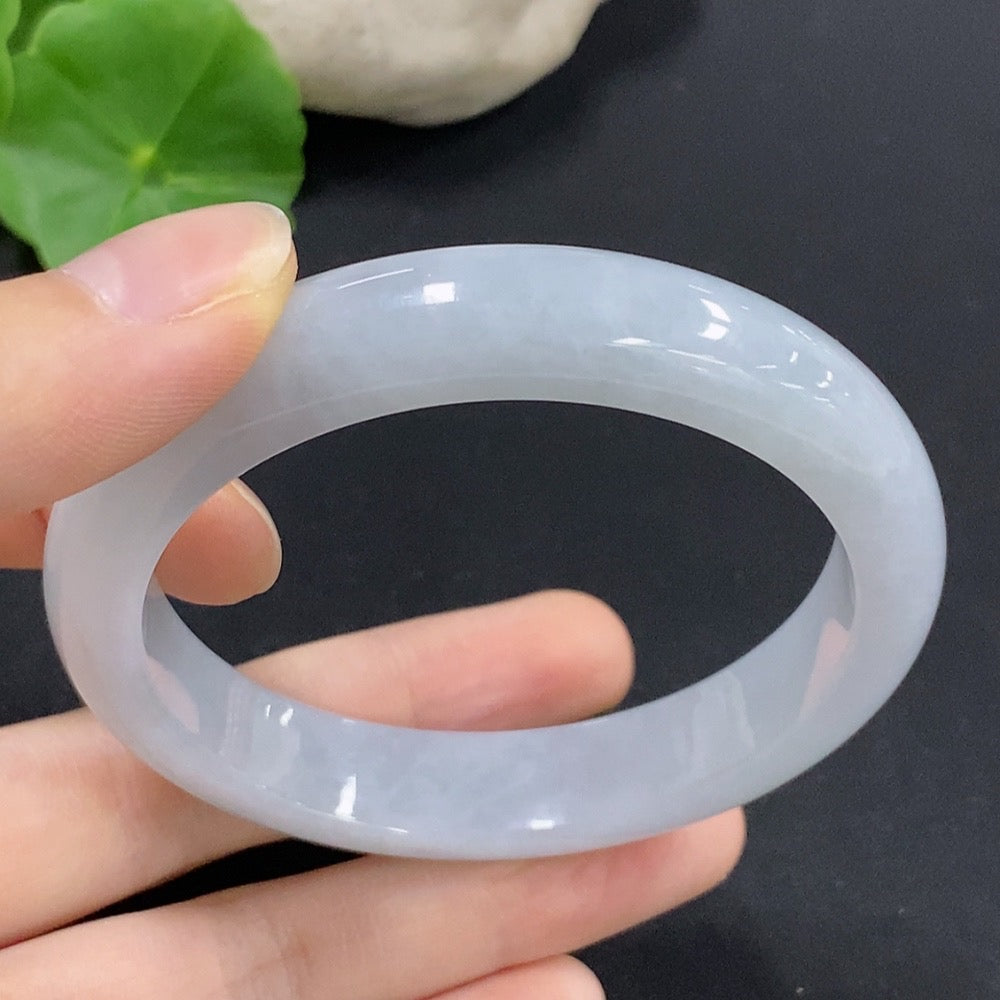 HKHQ jadeite round bangle in size 55, weighing 48.5g, featuring smooth, polished jadeite surface and classic circular design.