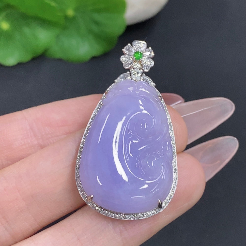 Jadeite Ruyi Pendant 18k Gold Total Weight Approx. 10g with Diamond Accents