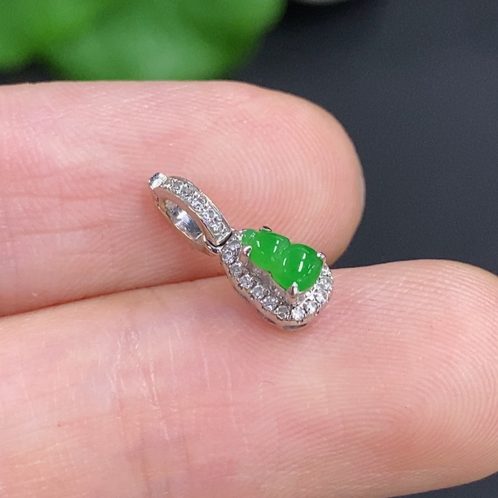 Jadeite Gourd Inlaid Pendant 18k Gold With Diamond Accents