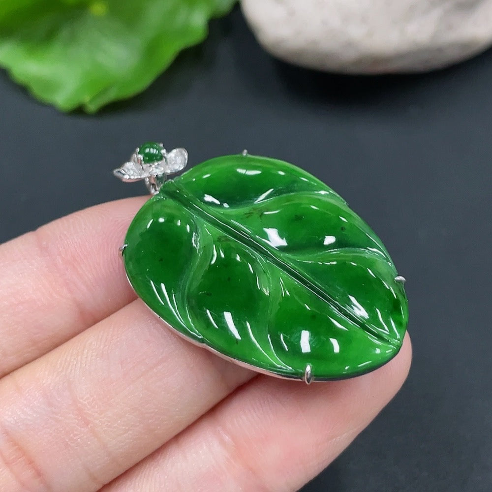 Jadeite Leaf Inlaid Pendant 18K Gold Total Weight Approx. 5.6g