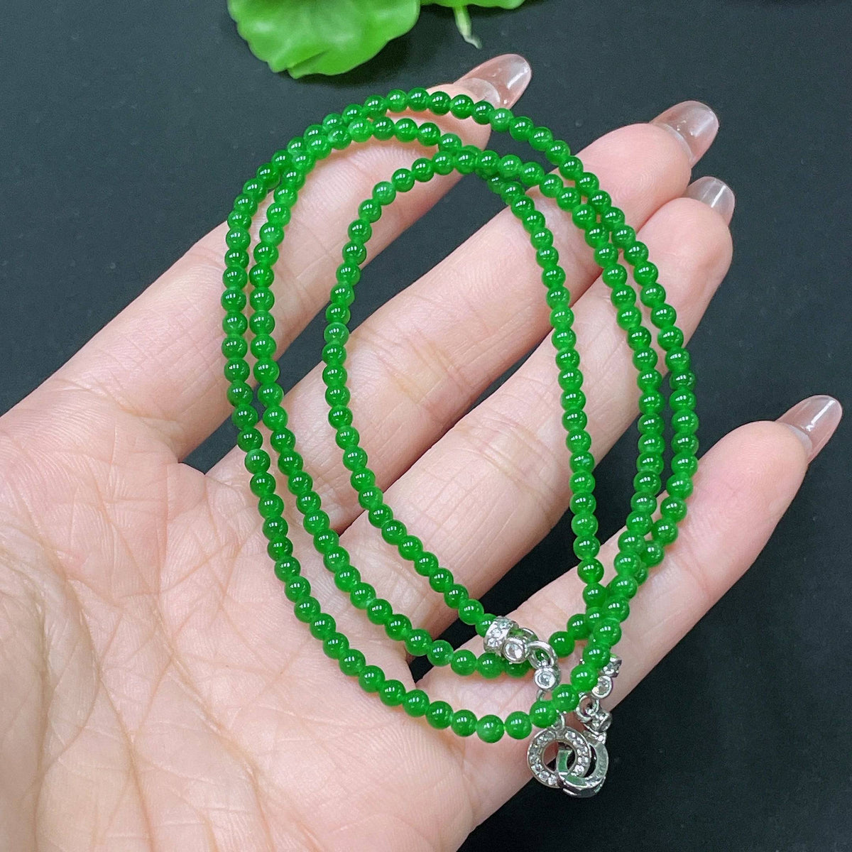 HUILIU HQ jadeite bead necklace with 3.1mm jade beads, non-gold, total weight 11.4g, close-up of the beaded jewelry.