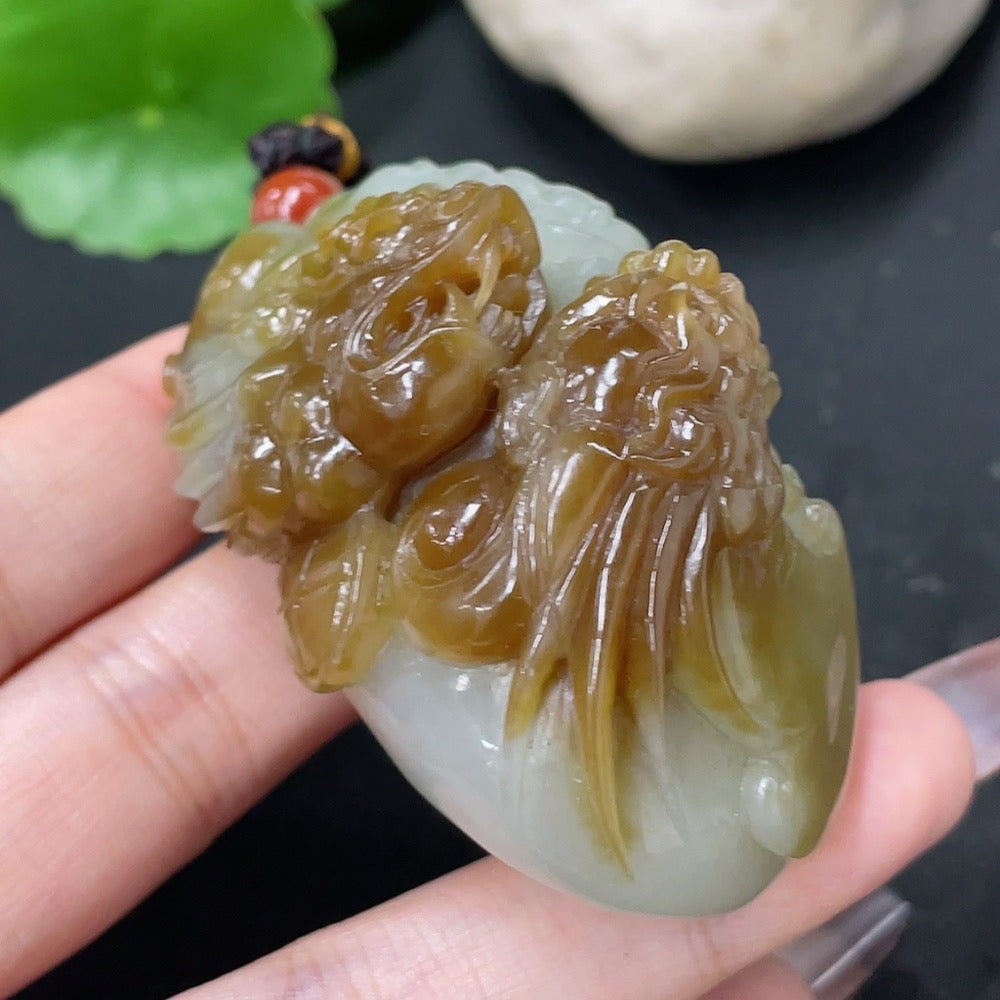 Hetian Jade Handheld Carving "Dragon Dominates the World" with Non-Hetian Jade Beads