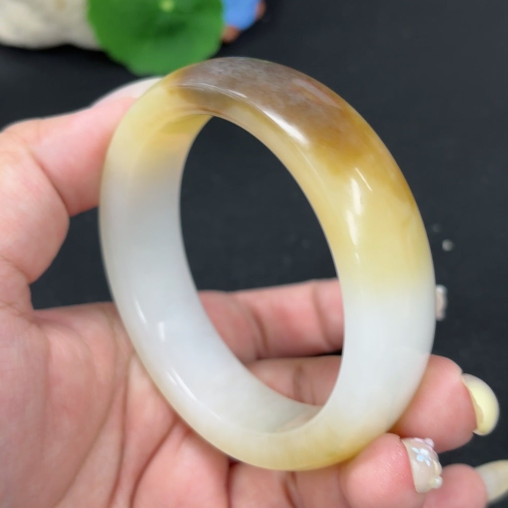 HKHQ Hetian Jade round bracelet, 56.8mm, approx. 74.5g, smooth jade beads on skin-tone background.