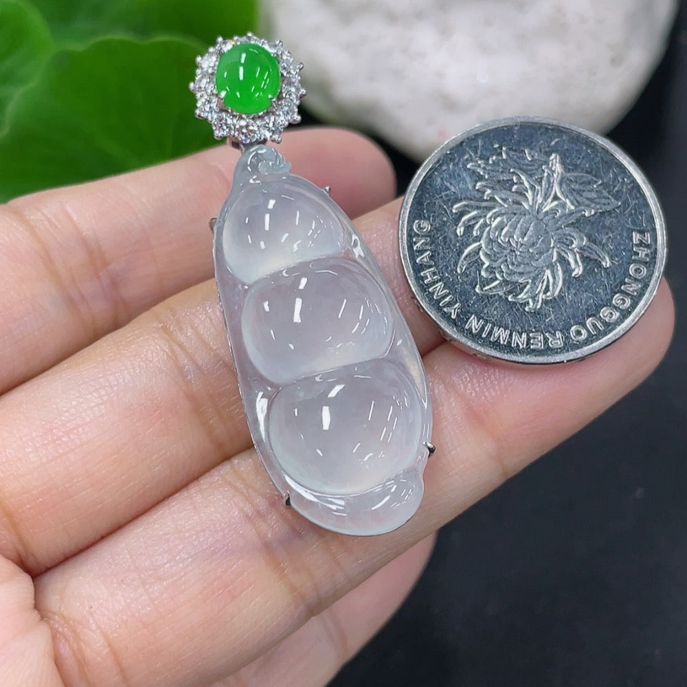 Jadeite Inlaid Lucky Bean Pendant 18k Non-Diamond Total Weight Approx. 7.5g