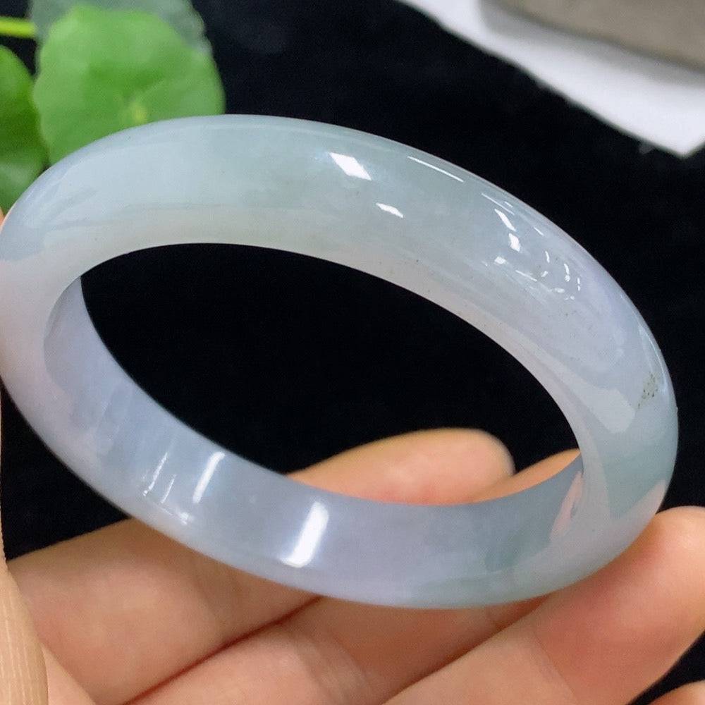 Jadeite round bracelet with size 56 and approx. 56g weight, crafted by HUILIU HQ, featuring smooth, polished jade beads.