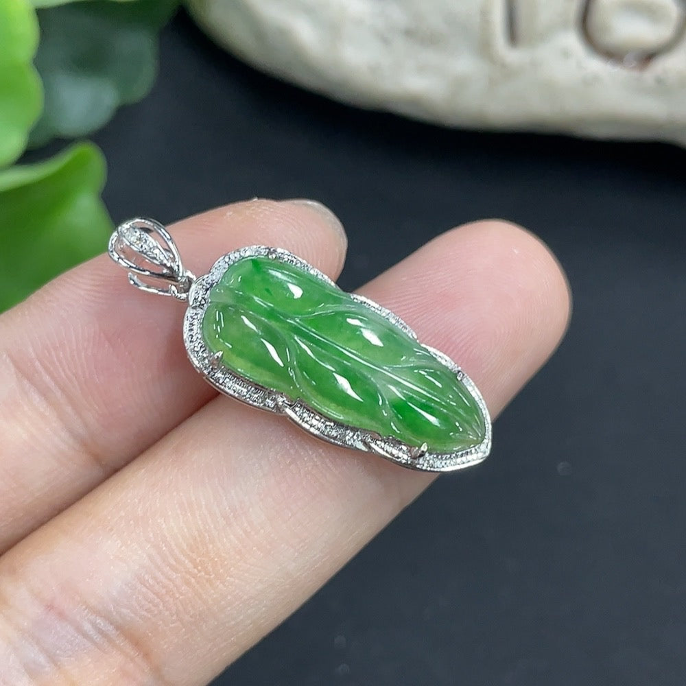 Jadeite leaf pendant in 18K gold with diamond accents, elegant necklace featuring natural jadeite and sparkling diamond details.