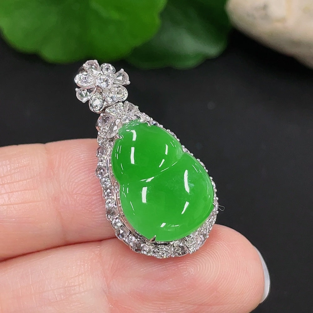 Jadeite Inlaid Gourd Pendant 18k Non-Diamond Total Weight Approx. 5.38g