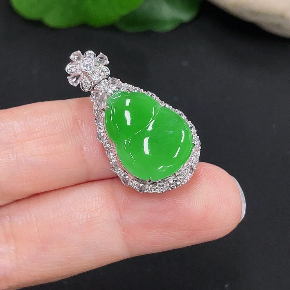 Jadeite Inlaid Gourd Pendant 18k Non-Diamond Total Weight Approx. 5.38g