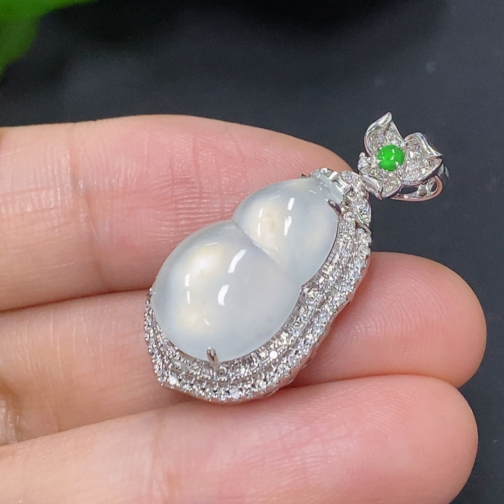 Jadeite Gourd Pendant with 18K Gold, Total Weight Approx. 4.1g (Accented with Diamonds)