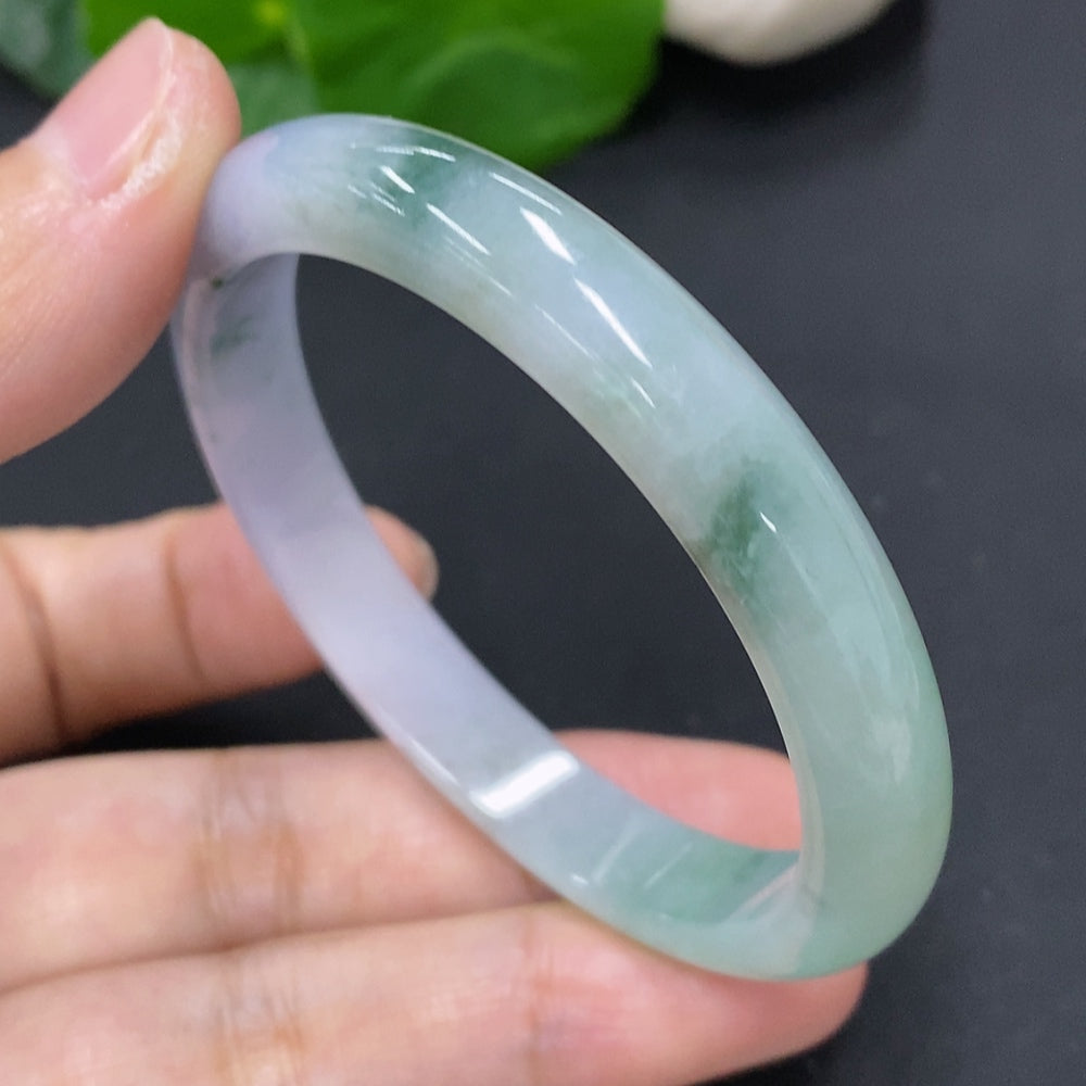Jadeite round bangle with size 51.9 and weight 28g, crafted by HKHQ, featuring smooth, polished jade surface.