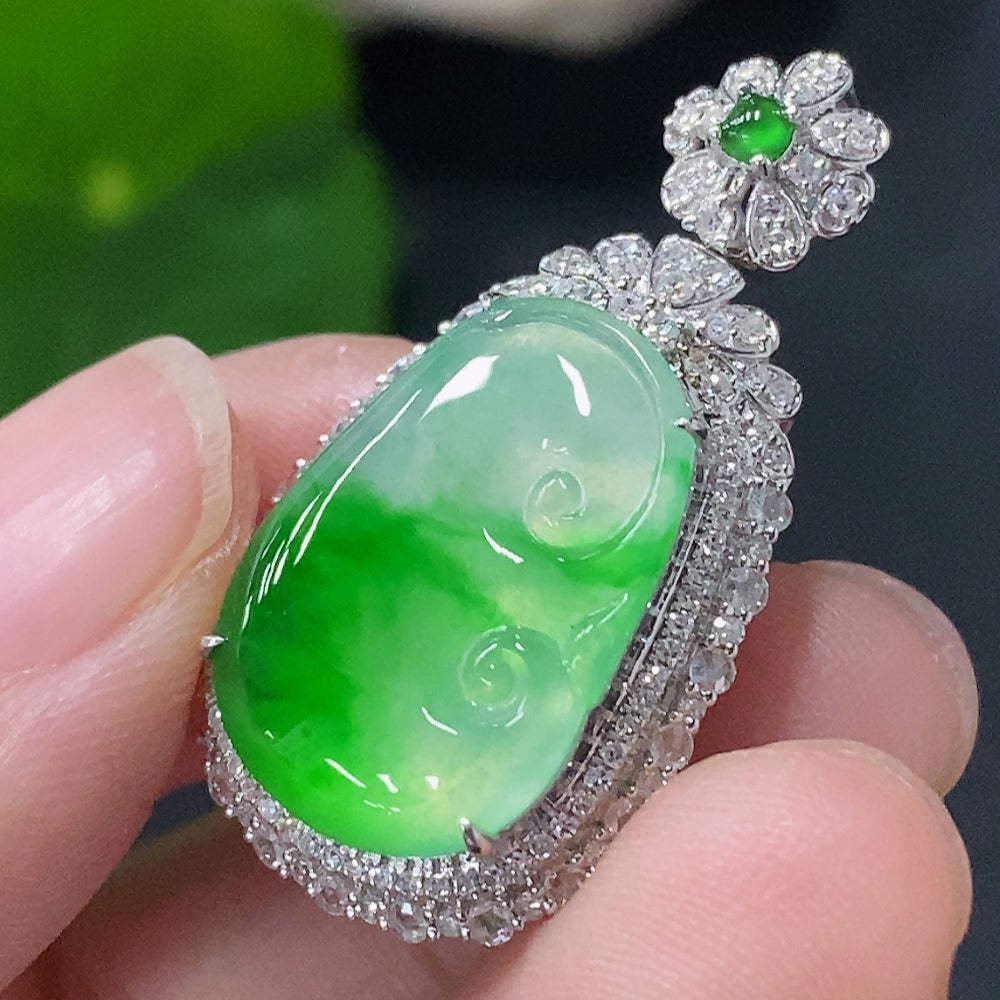 Jadeite Inlaid Ruyi Pendant 18k with Diamond Accent Total Weight Approx. 4.22g