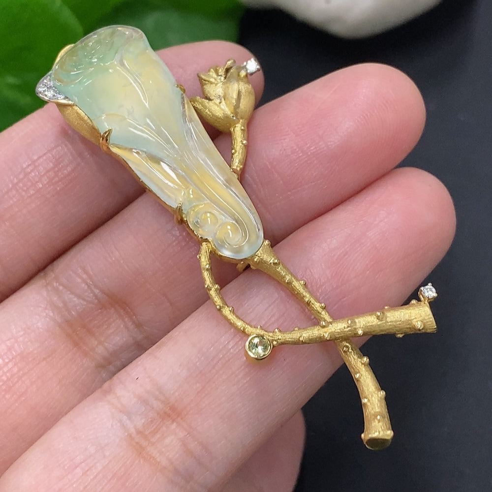 Huiliu Jadeite brooch with inlaid diamonds and colorless accents, featuring intricate jade craftsmanship and elegant design.