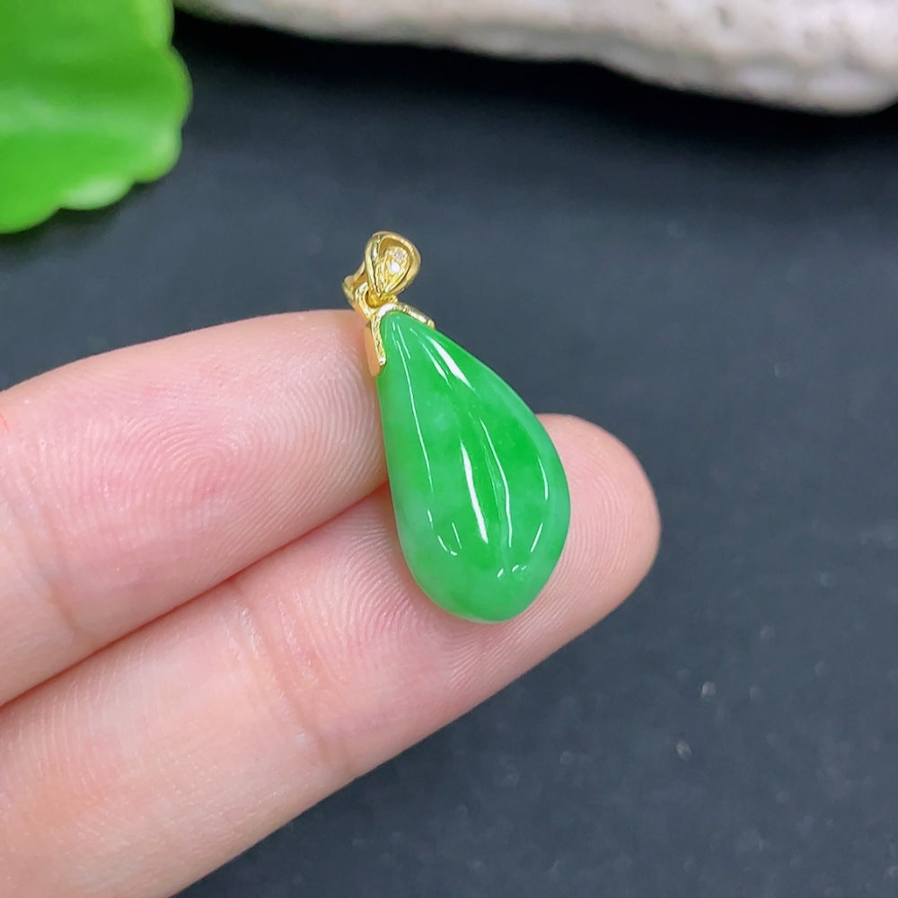 Jadeite Blessing Melon pendant necklace by HKHQ featuring an 18K non-diamond design, displayed on a white background.