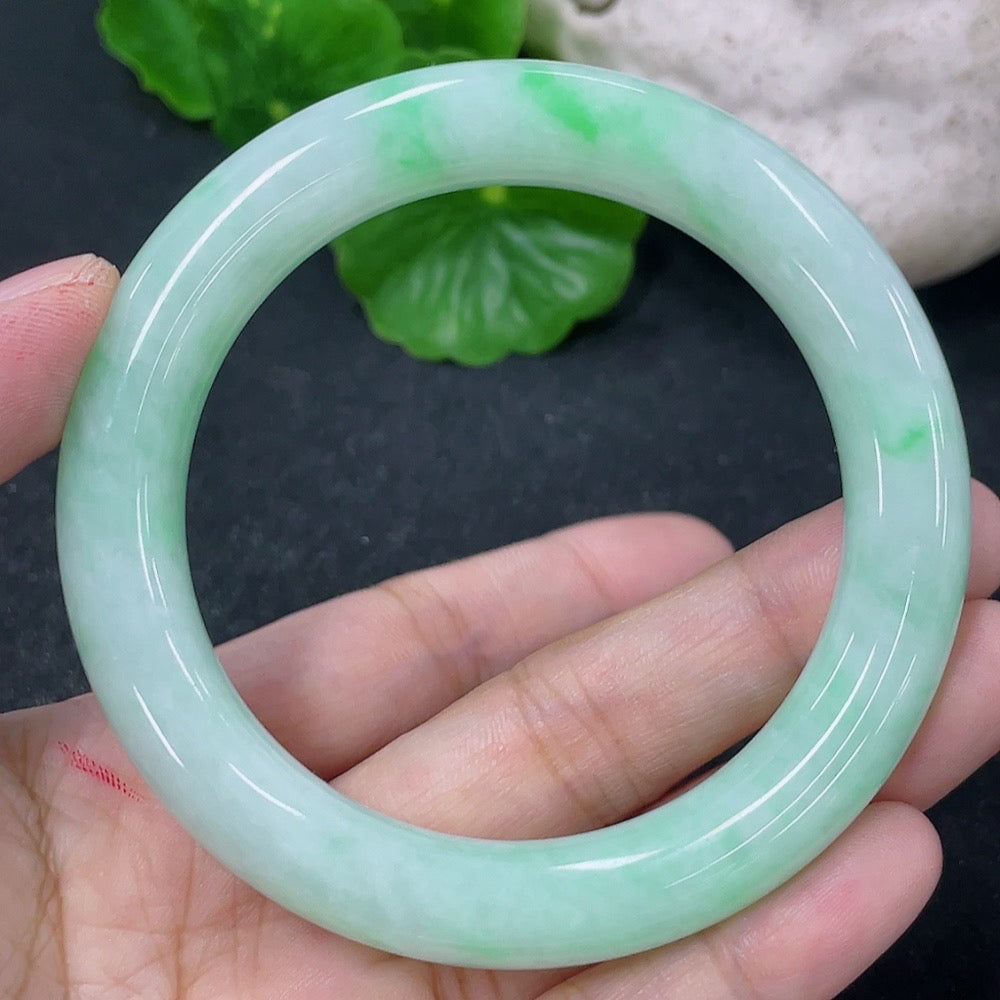 HKHQ jadeite round bangle, 53.5mm diameter, crafted from green jadeite, weighs approximately 55.86g, elegant jewelry accessory.