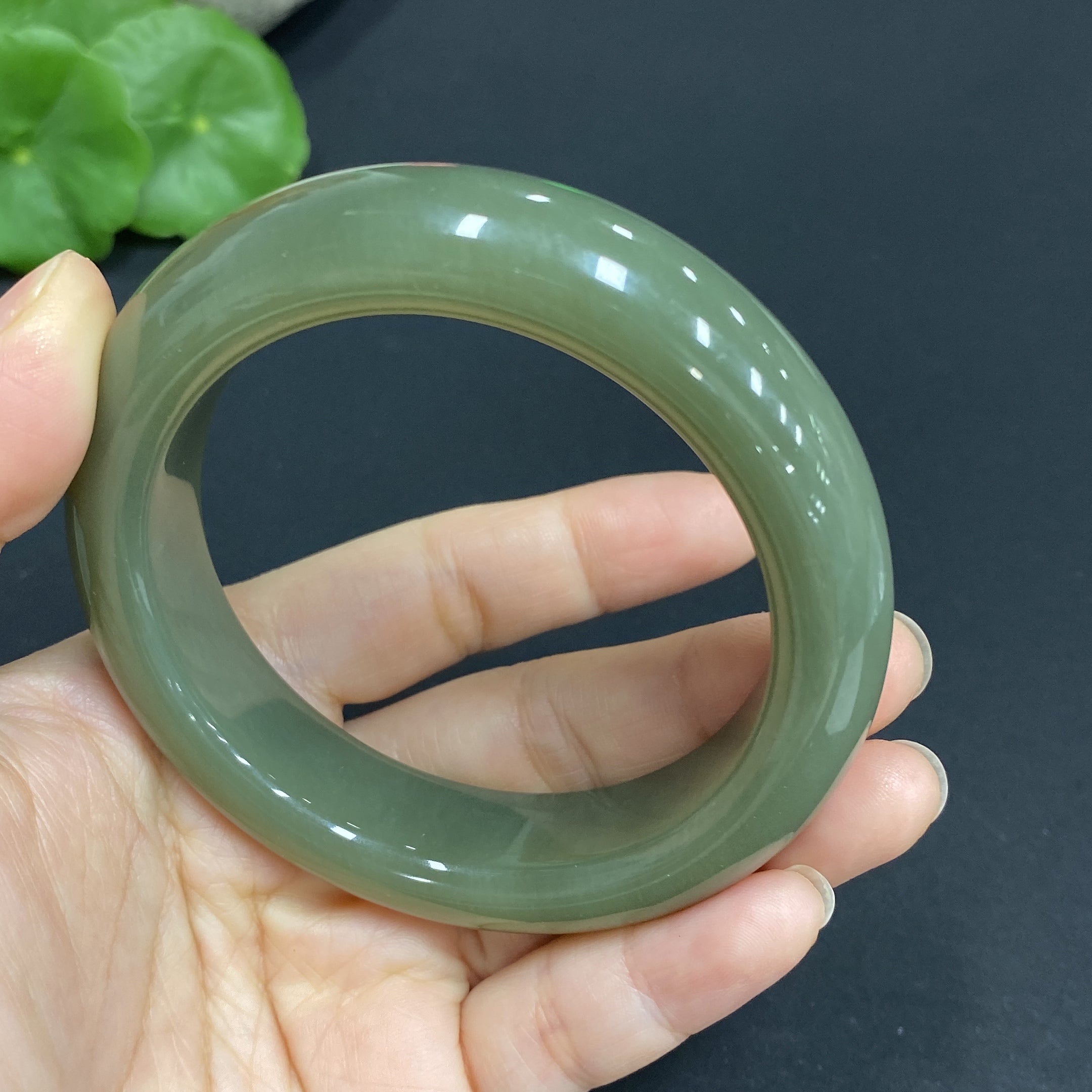 Hetian Jade Round Bracelet Size 57.2 Total Weight Approx. 84.1g