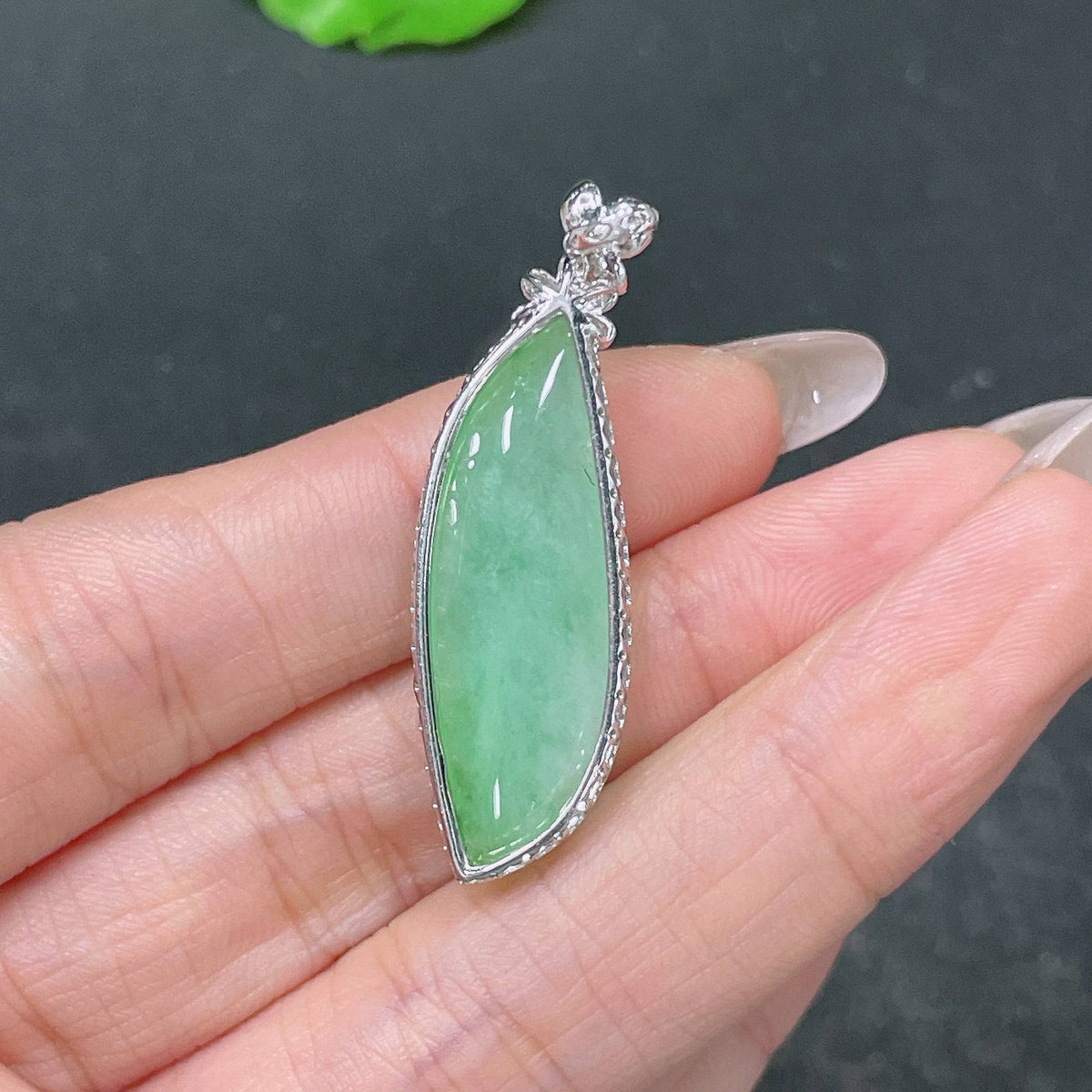 Huiliu Jadeite pendant Fu Gua set with diamonds, featuring a polished jade jadeite pendant and elegant diamond accents.