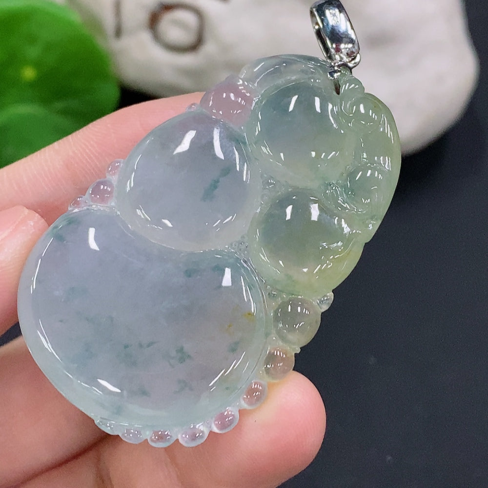 Jadeite Gourd Pendant with 18K Gold Clasp, Total Weight Approximately 26.3g