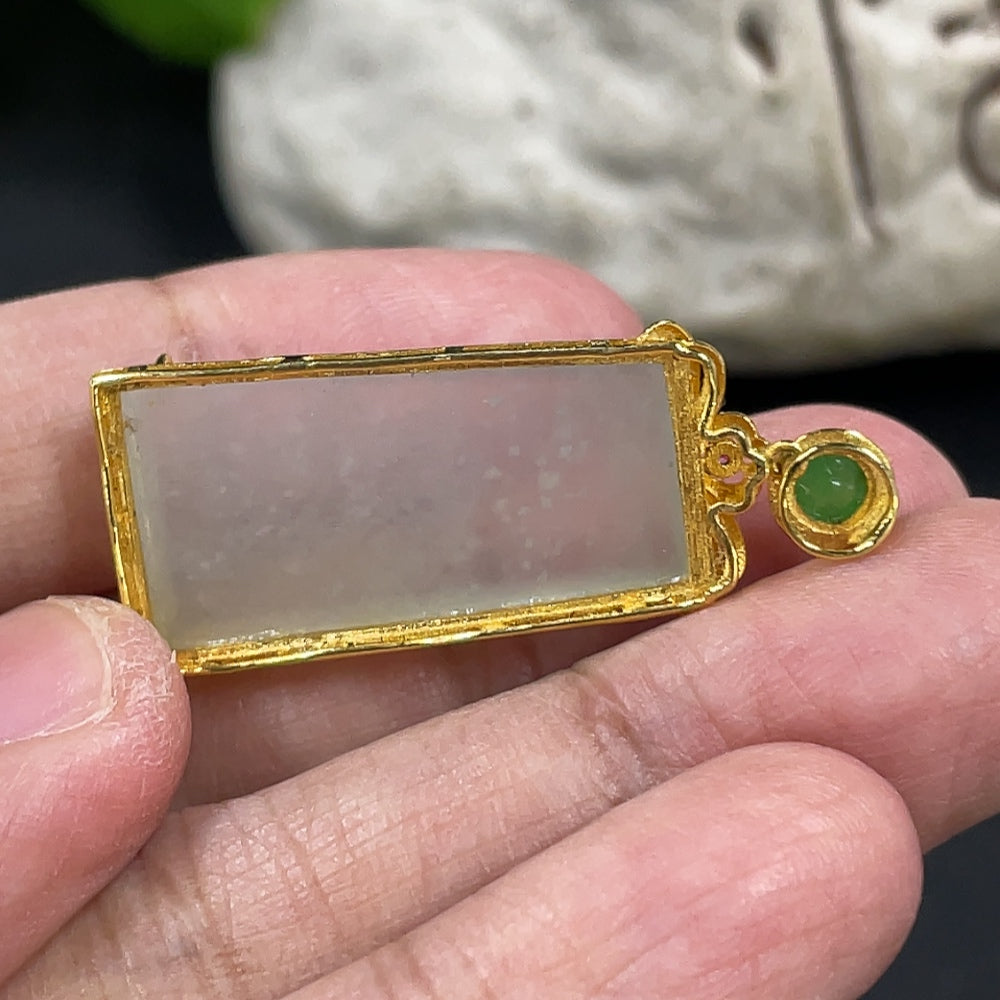 Jadeite Plain Pendant Necklace 18K Gold Setting with Diamond (Colorless)