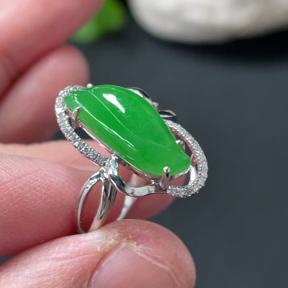 Jadeite Inlaid Ring 18k Gold Setting Size 13 with Diamond Accents Total Weight Approx. 3.89g