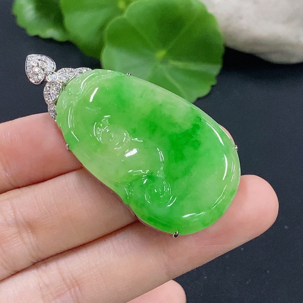 Jadeite Ruyi Inlaid Pendant 18k with Diamond Accent