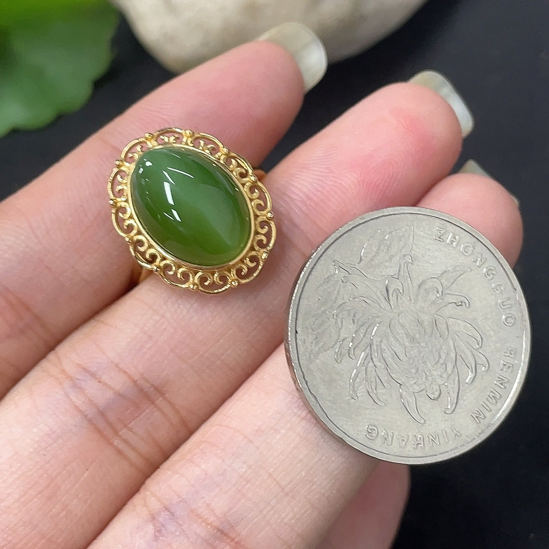 Hetian jade jasper inlaid ring with 68% gold, 18k gold accents, size 13, weighing 3.5g, crafted by HKHQ.