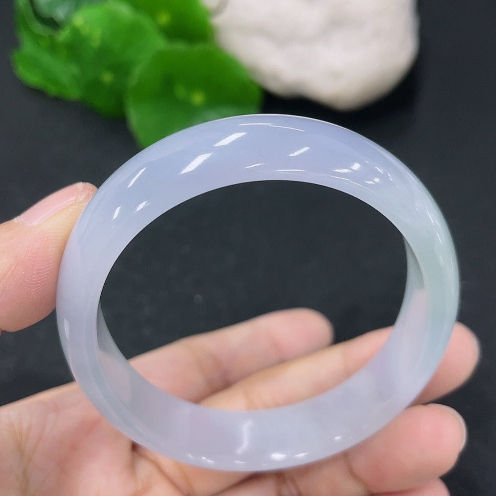 HKHQ Jadeite Concubine bracelet featuring green jadeite beads, size 57.4/48mm, weighing approximately 34.12g.