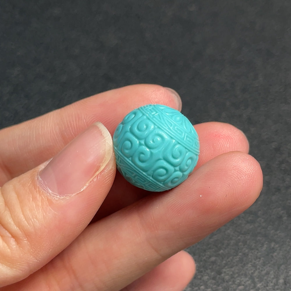 Huiliu turquoise gemstone pendant, 17.7mm size, featuring a vibrant blue-green hue and polished finish, certified by Huiliu HQ.