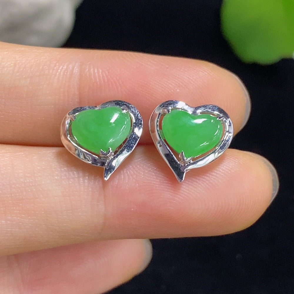 HKHQ Jadeite Heart Earrings with mixed gold components, delicate jewelry featuring heart-shaped jadeite and gold accents.