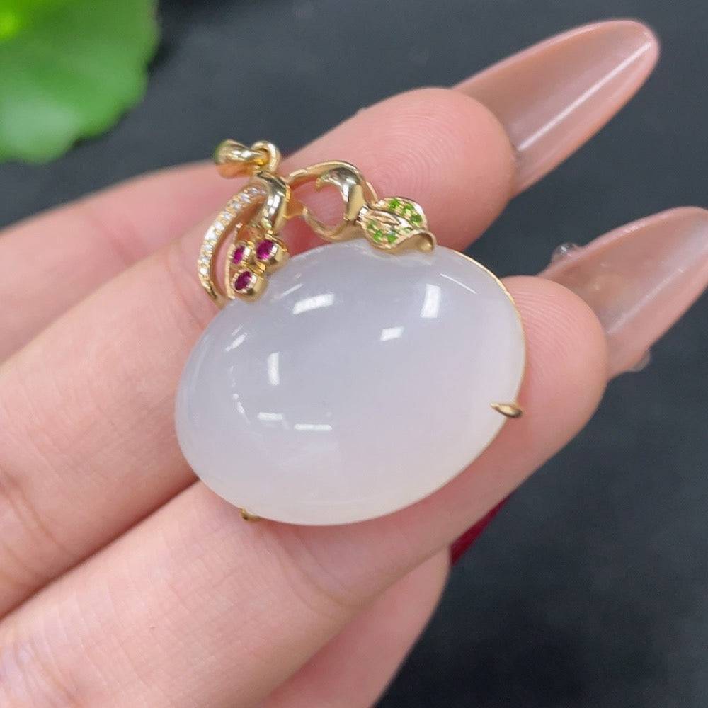 Huiliu Hetian jade pendant with inlaid colorless diamond, showcasing intricate craftsmanship and elegant design.