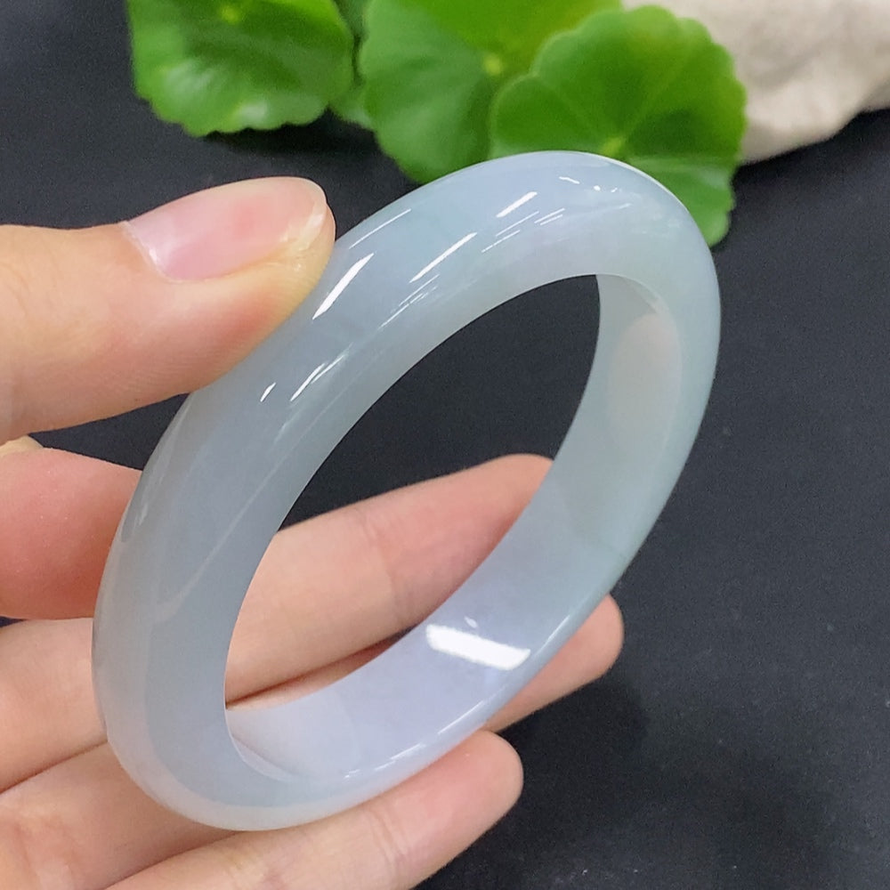 HKHQ jadeite round bangle in size 56.1, featuring a smooth, polished surface and a vibrant green hue, weighs 57.8 grams.