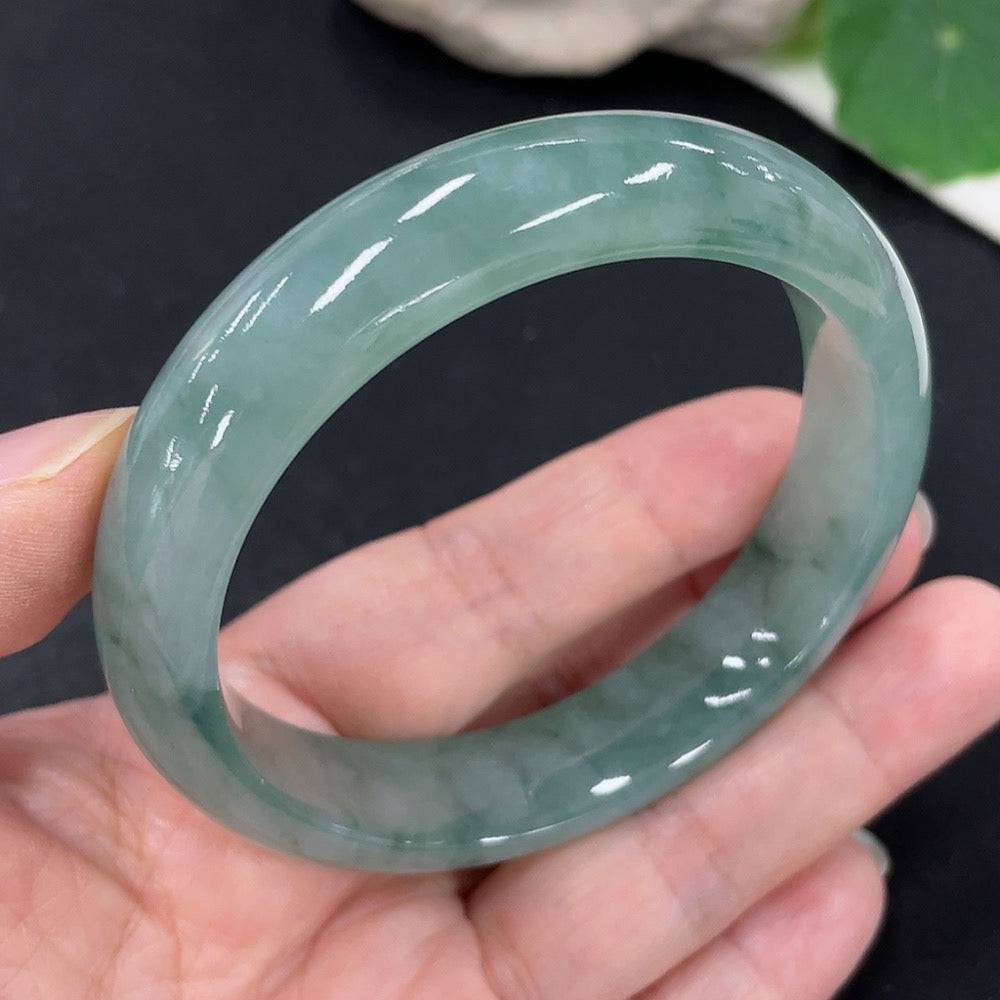 Huiliu certified jadeite round bracelet featuring smooth, polished green jade beads on a string.