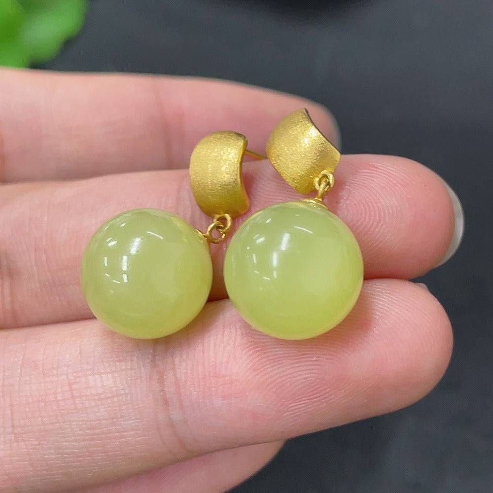 Hetian jade inlaid earrings with 18K gold, approximately 11.8mm in size, crafted by HUILIU HQ, weighing about 5.7g.