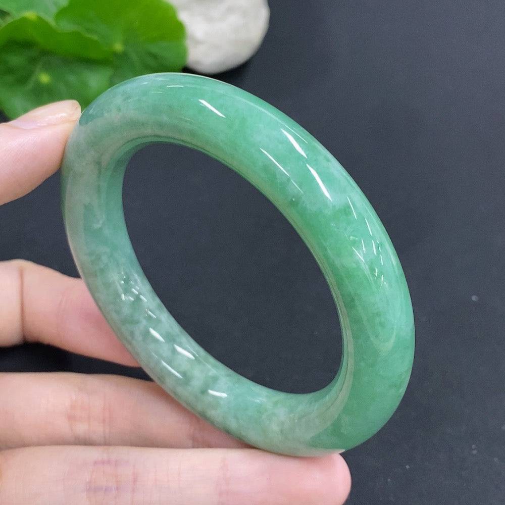 Huiliu HQ Jadeite round bangle made of green jade, featuring a smooth, polished surface and a classic circular design.