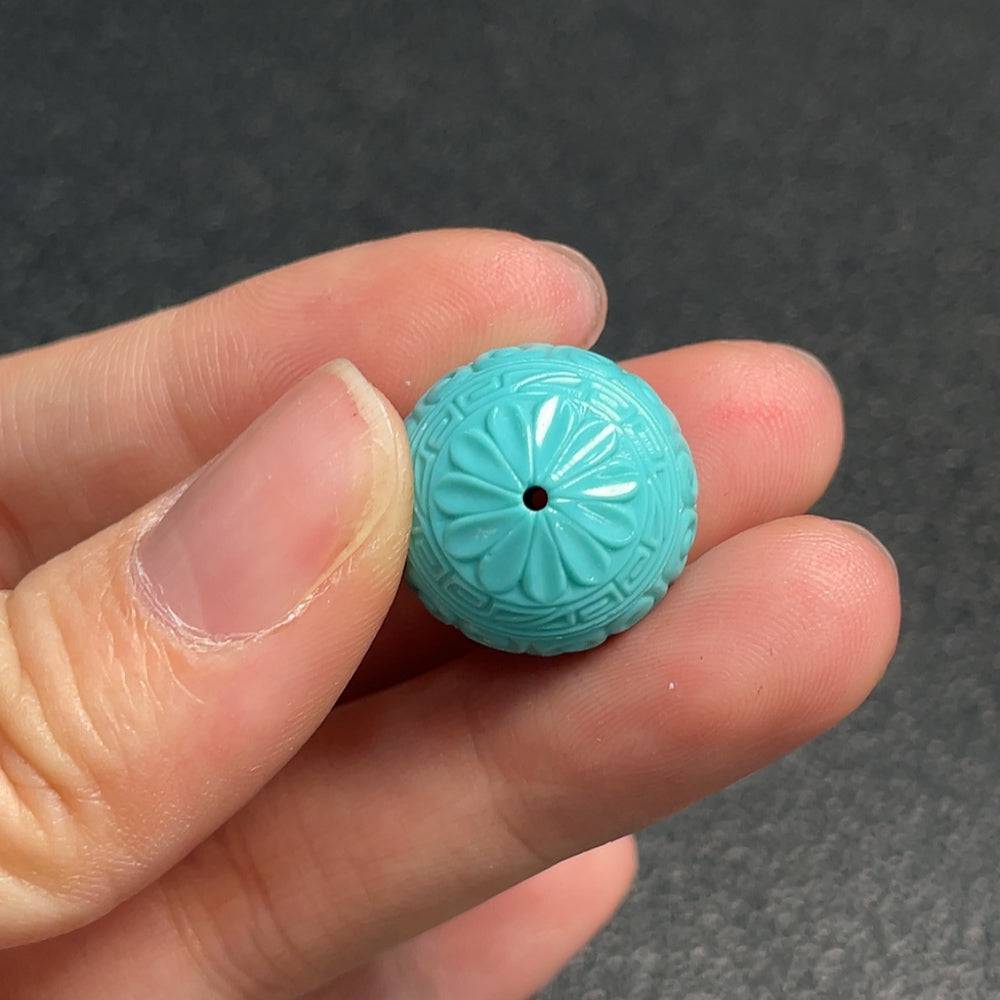 Huiliu turquoise gemstone pendant, 17.7mm size, certified HUILIU HQ jewelry with vibrant blue-green color and polished surface.