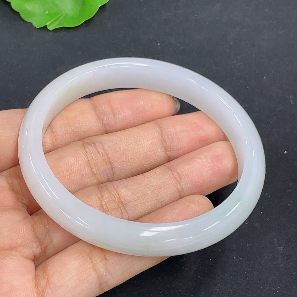 Jadeite round bracelet with polished green jade beads, HKHQ brand, size 54.3, total weight approximately 32.12 grams.