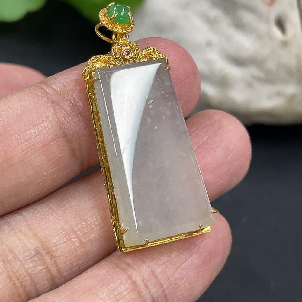 Jadeite Plain Pendant Necklace 18K Gold Setting with Diamond (Colorless)