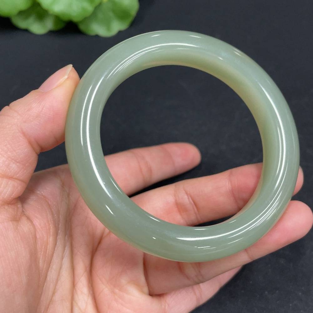 Huiliu Certified Hetian Jade round bracelet featuring smooth, polished green jade beads on an elegant string.